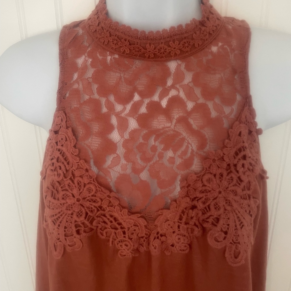 Coco + Jaimeson high neck top size small, lace front, keyhole back
